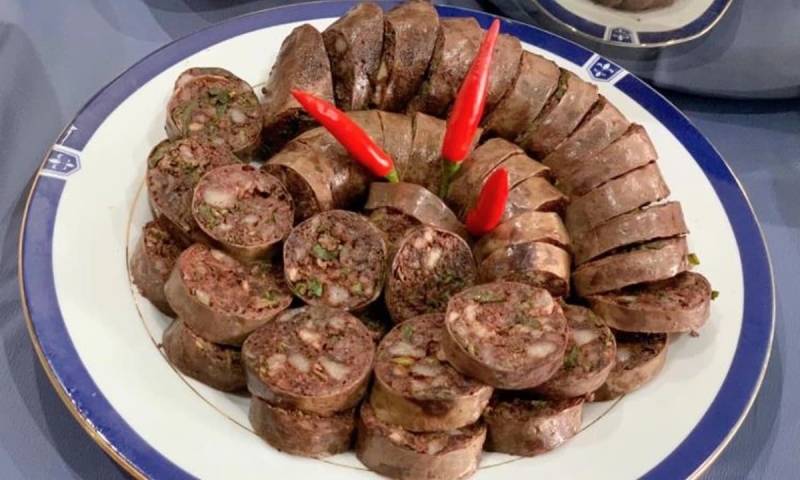 Thành phẩm món dồi heo luộc thơm ngon