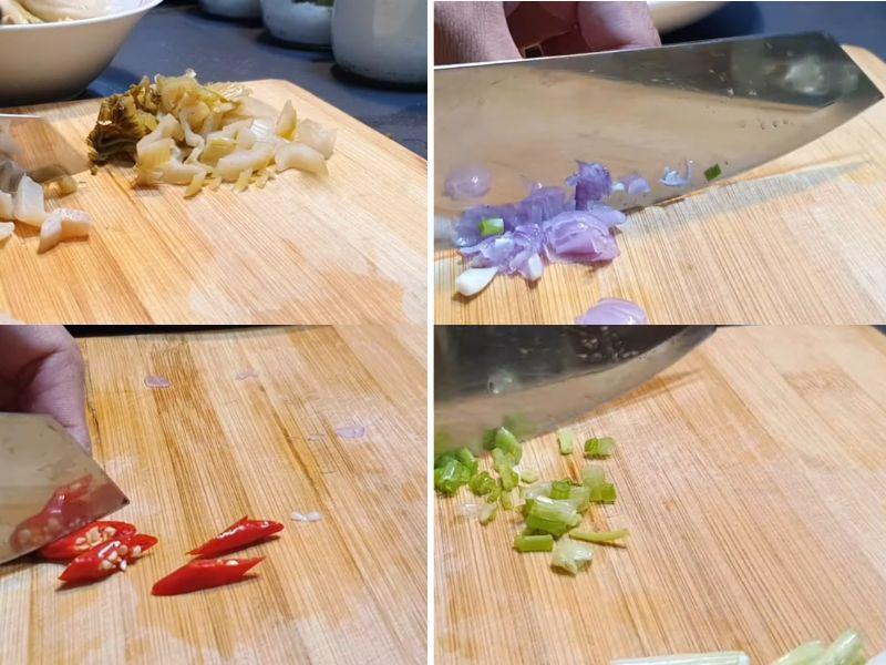Sơ chế nguyên liệu dưa cải chua kho quẹt