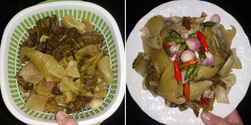 Dưa cải sau khi muối chua, ăn kèm hành tím và ớt cay