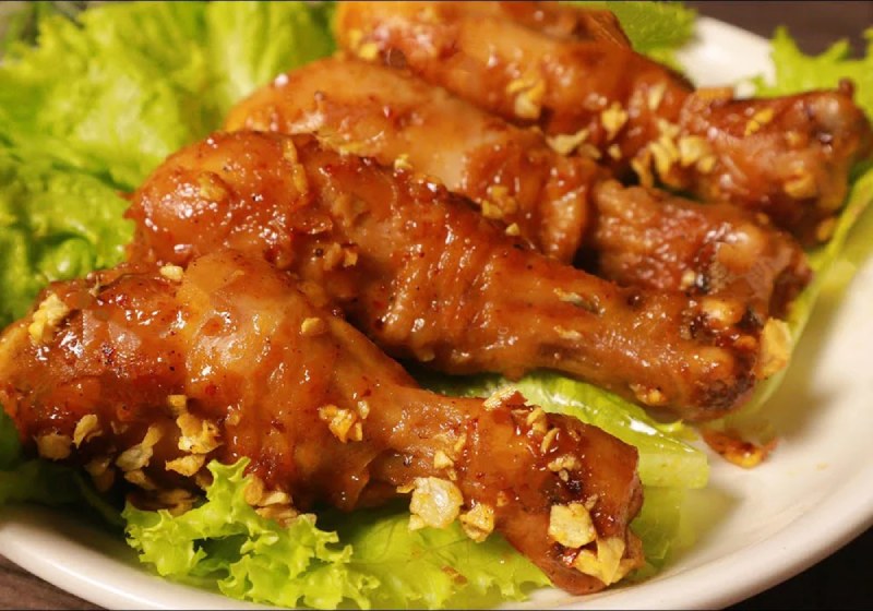 Thành phẩm món đùi gà chiên nước tương hấp dẫn