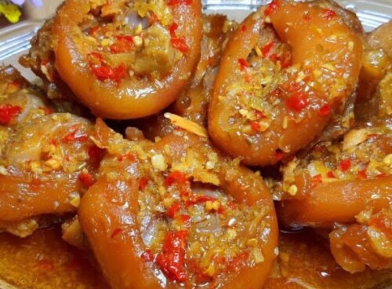 Đuôi heo kho cay với nước sốt đậm đà