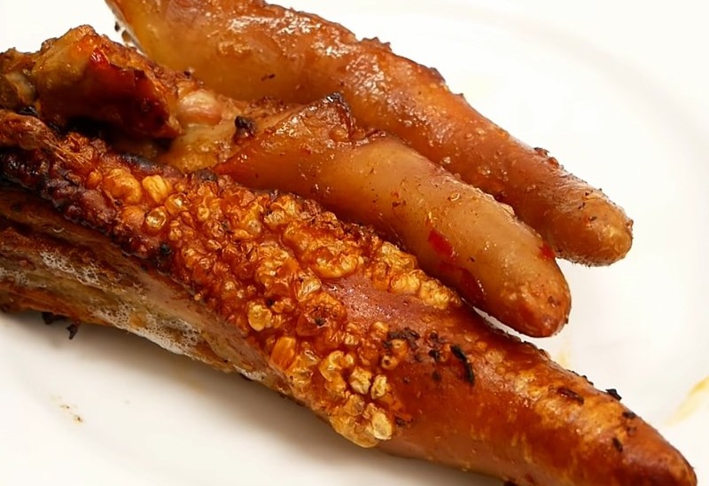Đuôi heo đã được nướng giòn rụm