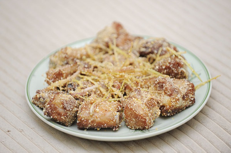 Đĩa đuôi heo rang muối hoàn chỉnh
