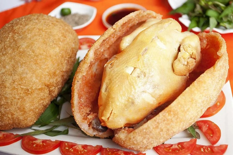 Thành phẩm món gà bó xôi nguyên con