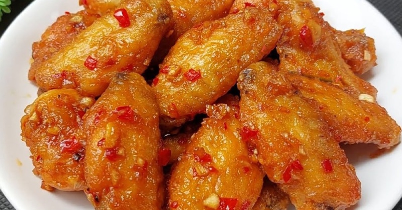 Món gà chiên mắm tỏi ớt giòn rụm
