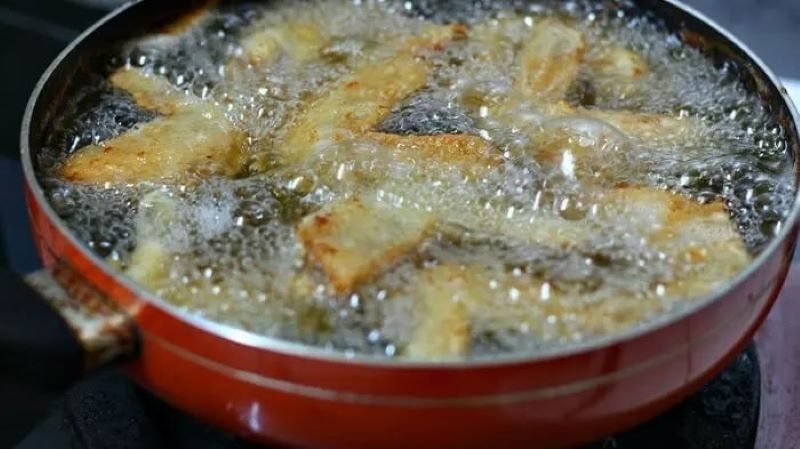 Cánh gà chiên chín đều, vàng ươm