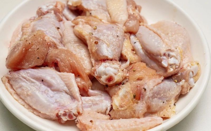 Tiến hành ướp gà