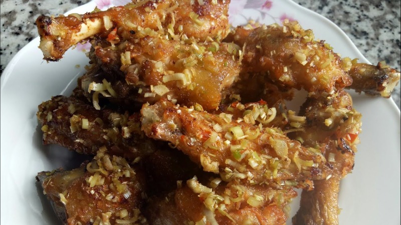 Thành phẩm gà chiên sả ớt