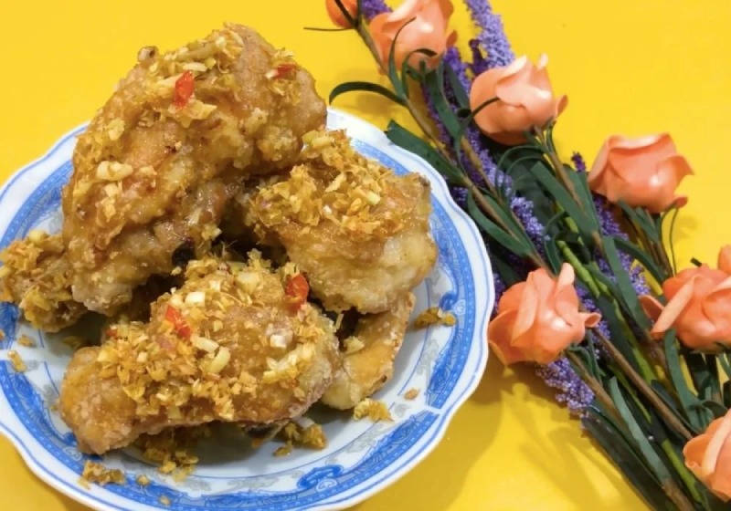 Thành phẩm gà chiên sả ớt tỏi