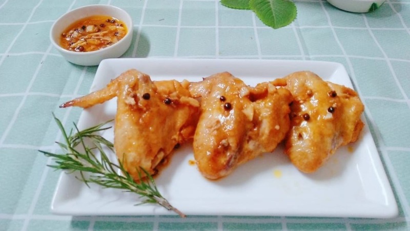 Thành phẩm món cánh gà chiên sốt tiêu đen