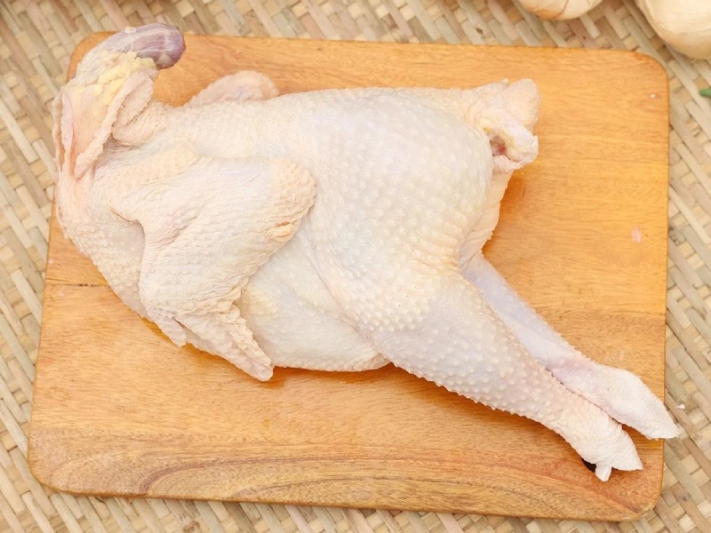 sơ chế gà thật sạch trước khi chế biến