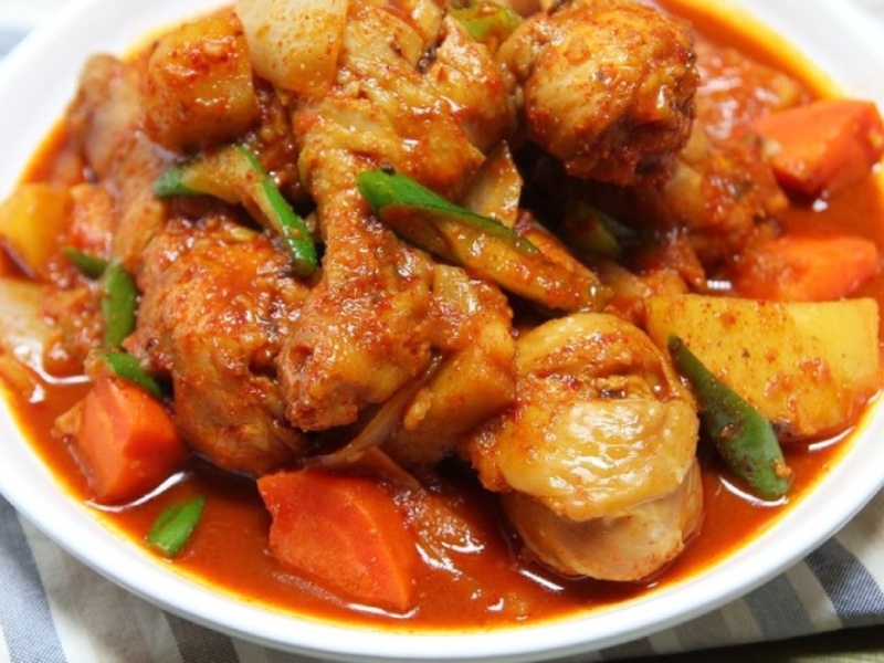 Bí quyết chọn nguyên liệu tươi ngon làm gà hầm