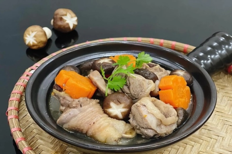 Món gà hầm nấm hương