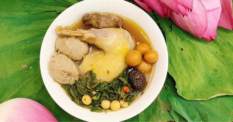 Món gà hầm ngải cứu