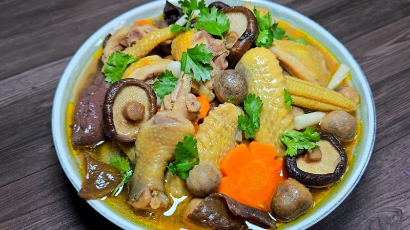 Món gà hầm nấm đông cô