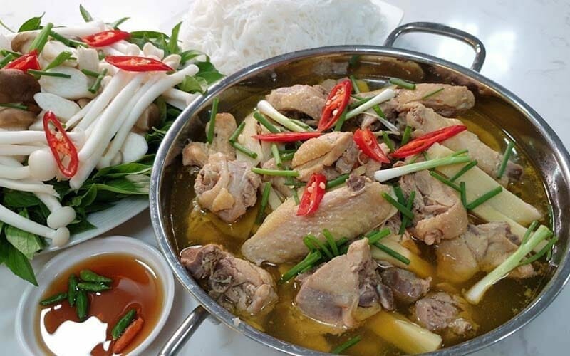 Món gà hầm sả ớt cay