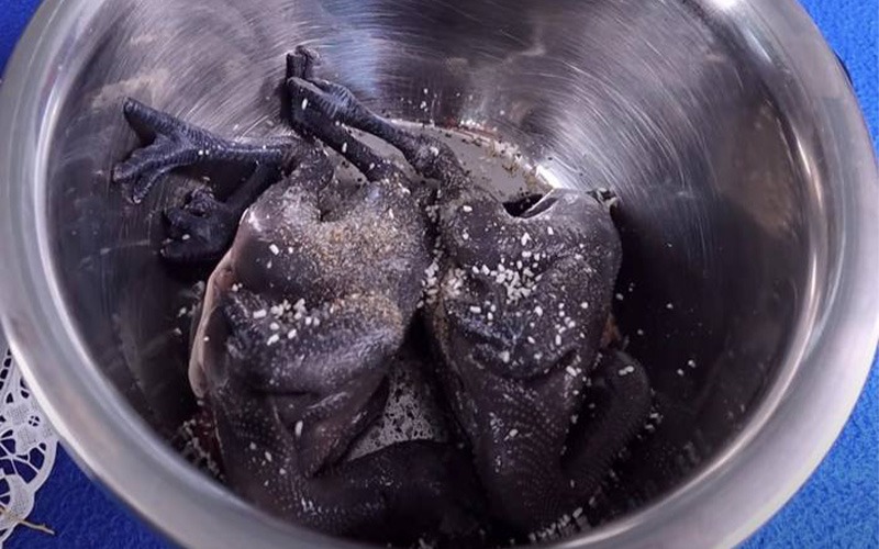 Sơ chế và chế biến gà ác