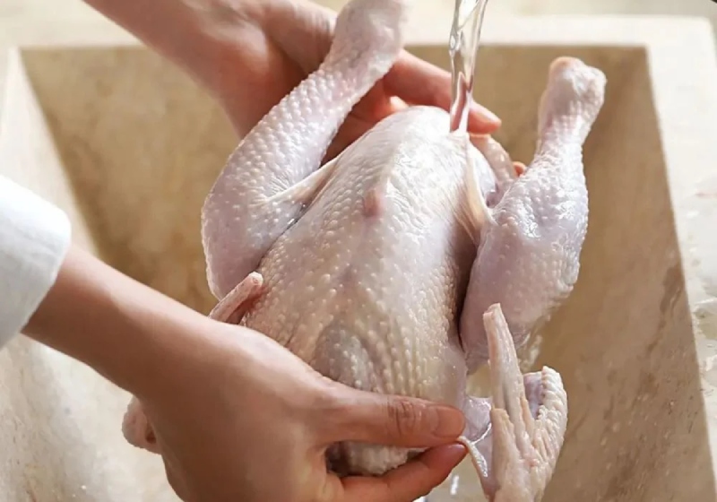 sơ chế gà trước khi chế biến