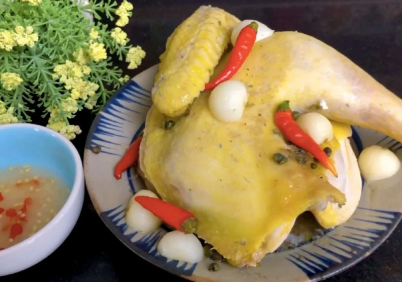 thành phẩm món gà hấp tỏi cực thơm ngon làm tại nhà