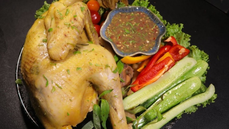 Thành phẩm món gà hấp lá chúc hấp dẫn