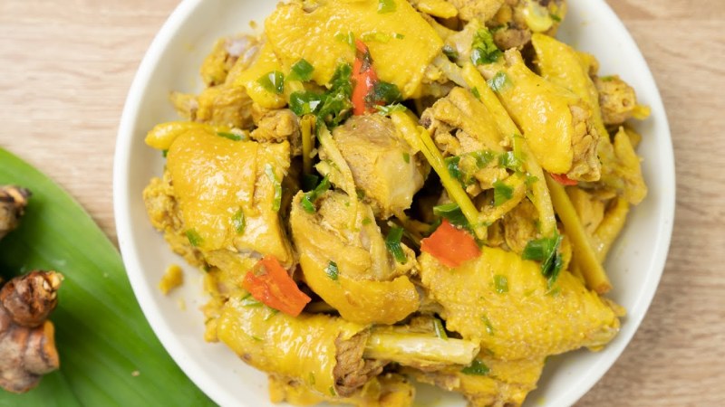 Thành phẩm món gà kho gừng nghệ vàng ươm