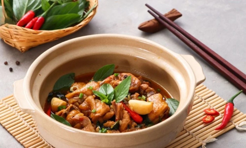 cách làm gà kho lá quế mềm thêm dậy vị