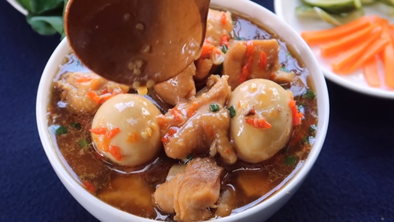 hoàn thành món gà kho tàu thơm béo chuẩn vị