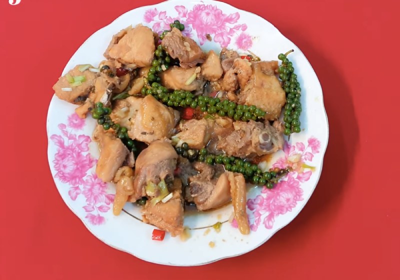 Thành phẩm món gà kho tiêu xanh thơm ngon