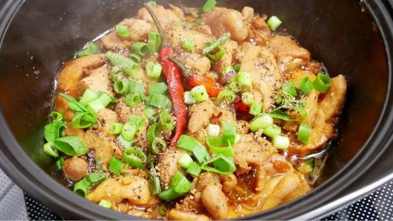 Thành phẩm món gà kho tiêu xay thơm lừng