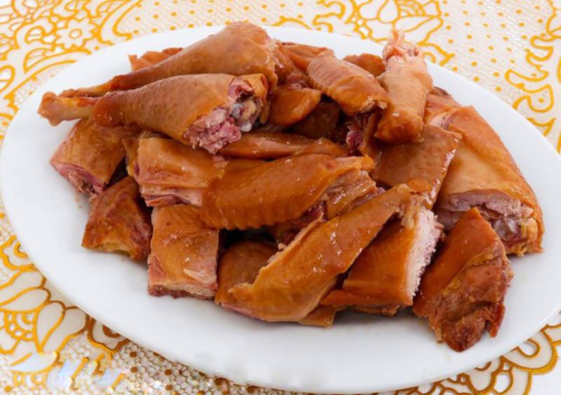 Thành phẩm món gà muối xông khói