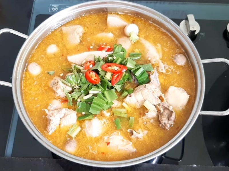 hoàn thành món gà nấu chao đậm đà hấp dẫn