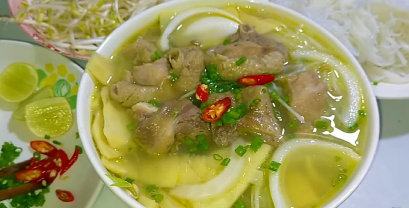 Thành phẩm món gà nấu măng tươi thơm ngon