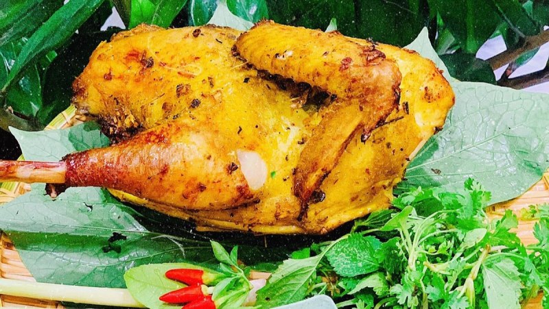Hoàn thành món gà nướng mắc khén thơm ngon