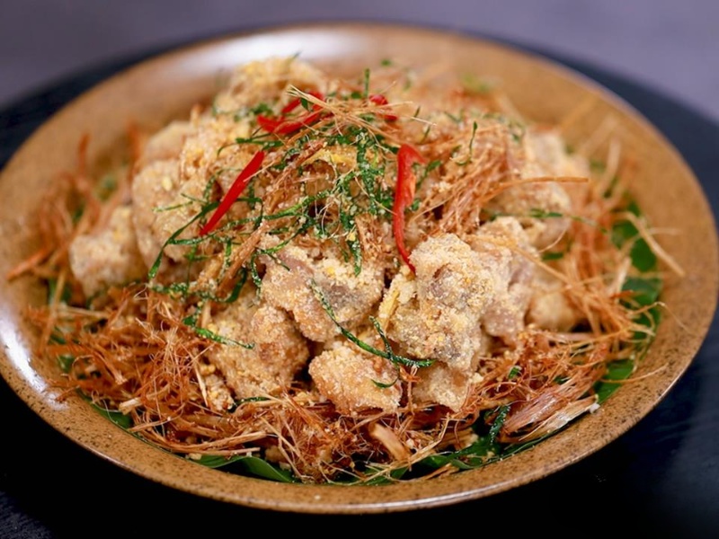 Thành phẩm món gà rang muối thơm ngon