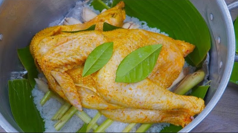 Tiến hành hấp gà đã ủ