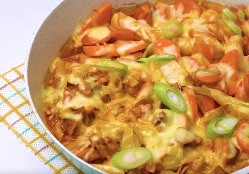 Khám phá cách làm gà xào phô mai bắp cải