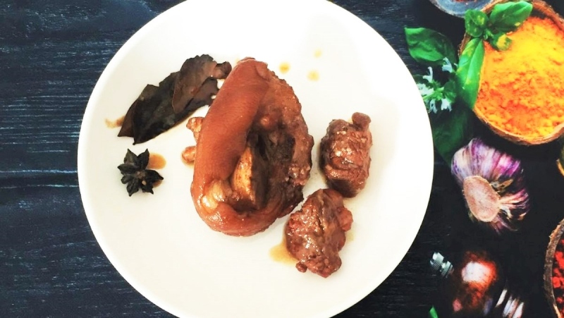 Thành phẩm món giò heo kho cô ca hấp dẫn