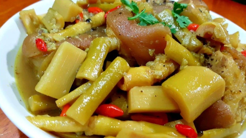 Món chân giò kho măng hấp dẫn