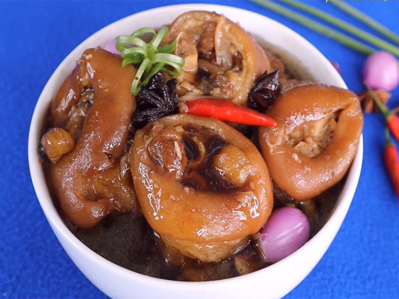 Món giò heo kho nước tương