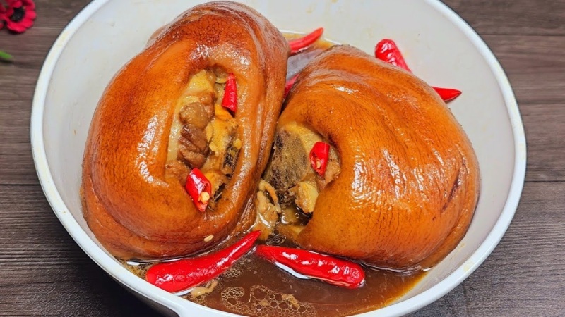 Món giò heo kho tàu thơm ngon