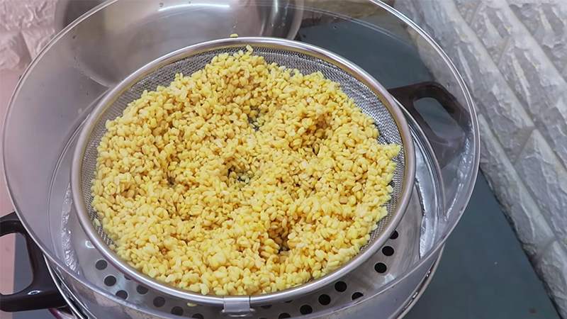 Công đoạn hấp đậu xanh