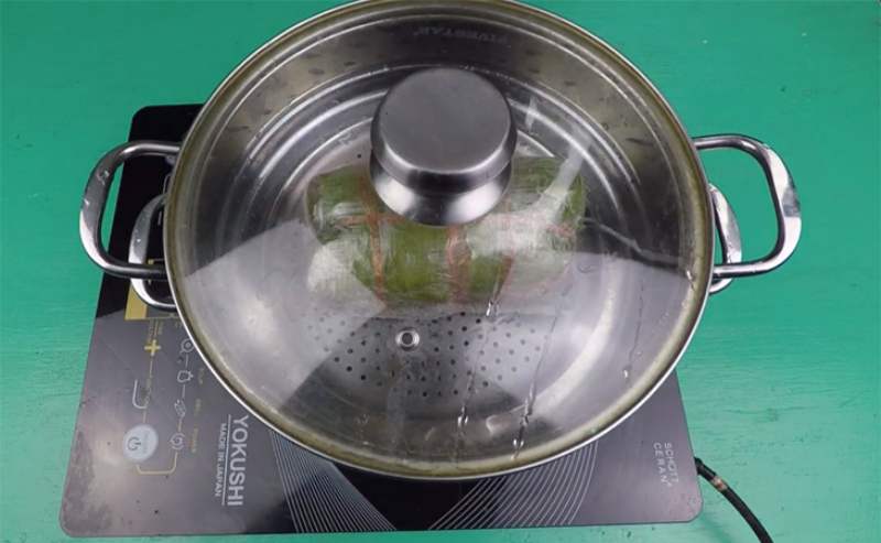 Hấp giò lụa chay trong nồi hấp
