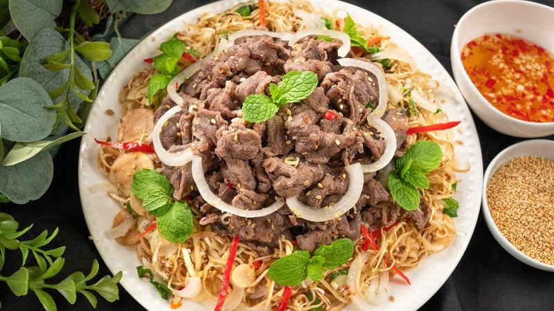 Đĩa gỏi bắp bò hoa chuối cực ngon