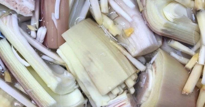 Sơ chế bắp chuối thật sạch