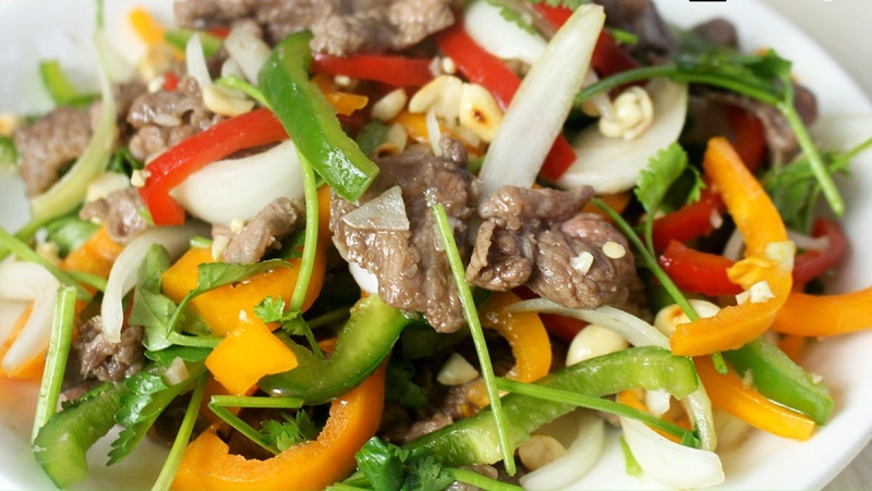 gỏi bò ớt chuông cay thơm thấm vị