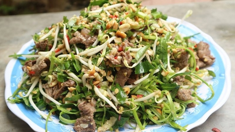 gỏi bò rau muống đơn giản nhưng rất hấp dẫn