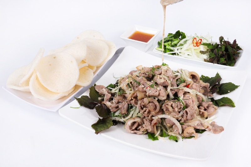 gỏi bò mè rang thơm lừng, béo ngậy