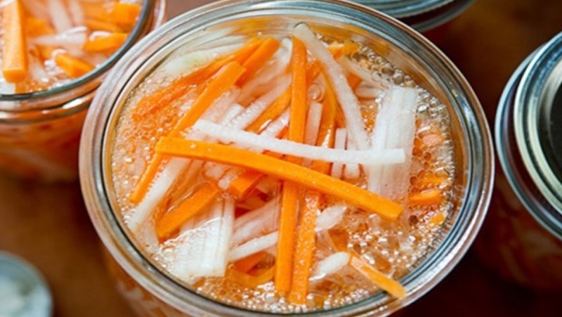 Cà rốt và củ cải ngâm giấm đường