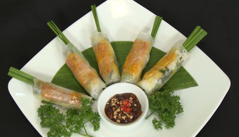 Thành phẩm gỏi cuốn chay nấm cây
