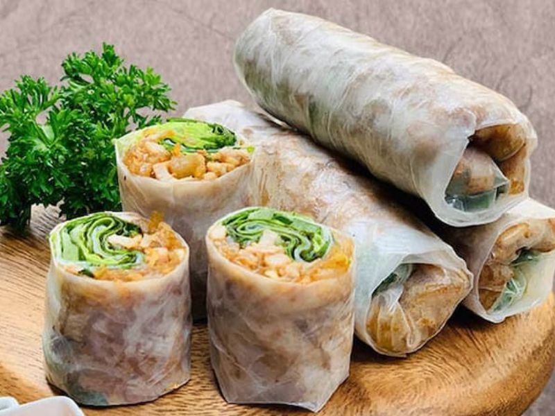 Thành phẩm gỏi cuốn chay nấm và tàu hũ ky